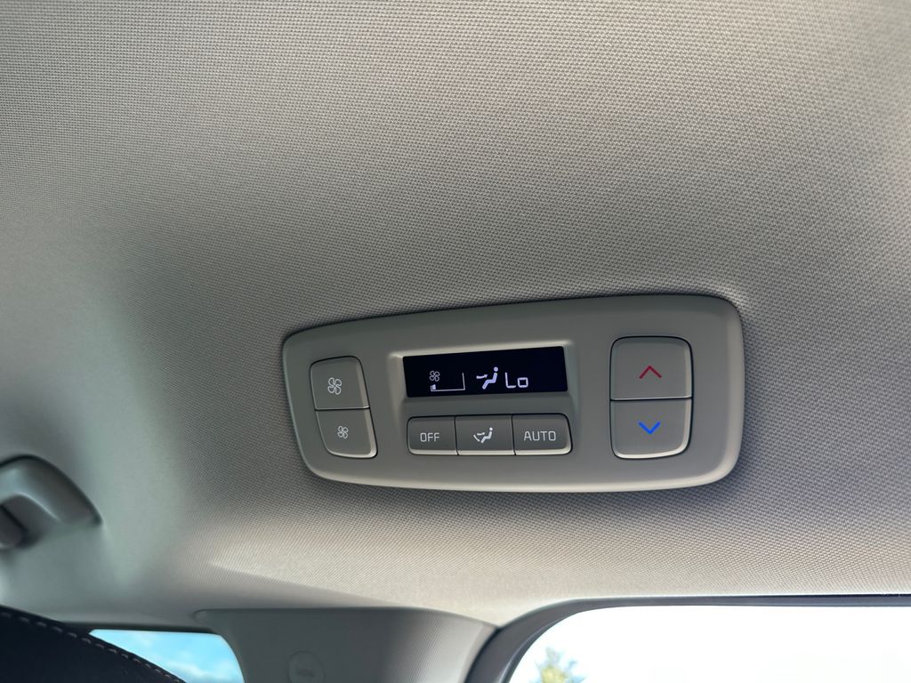 2025 Kia Carnival EX photo 27