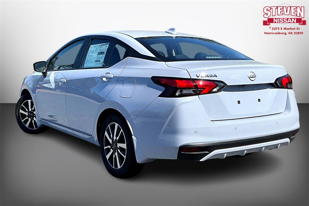 2025 Nissan Versa 1.6 SV photo 2