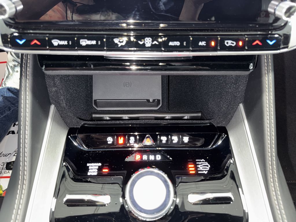 2025 Jeep Wagoneer Series II Carbide photo 25