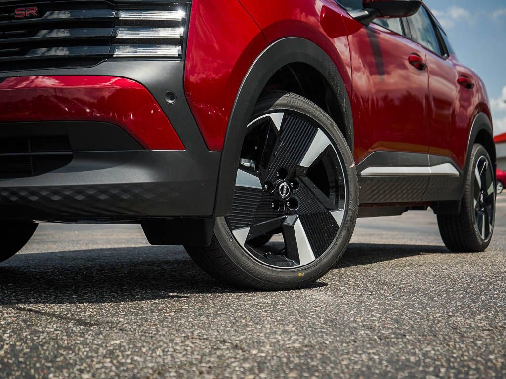 2025 Nissan Kicks SR photo 5