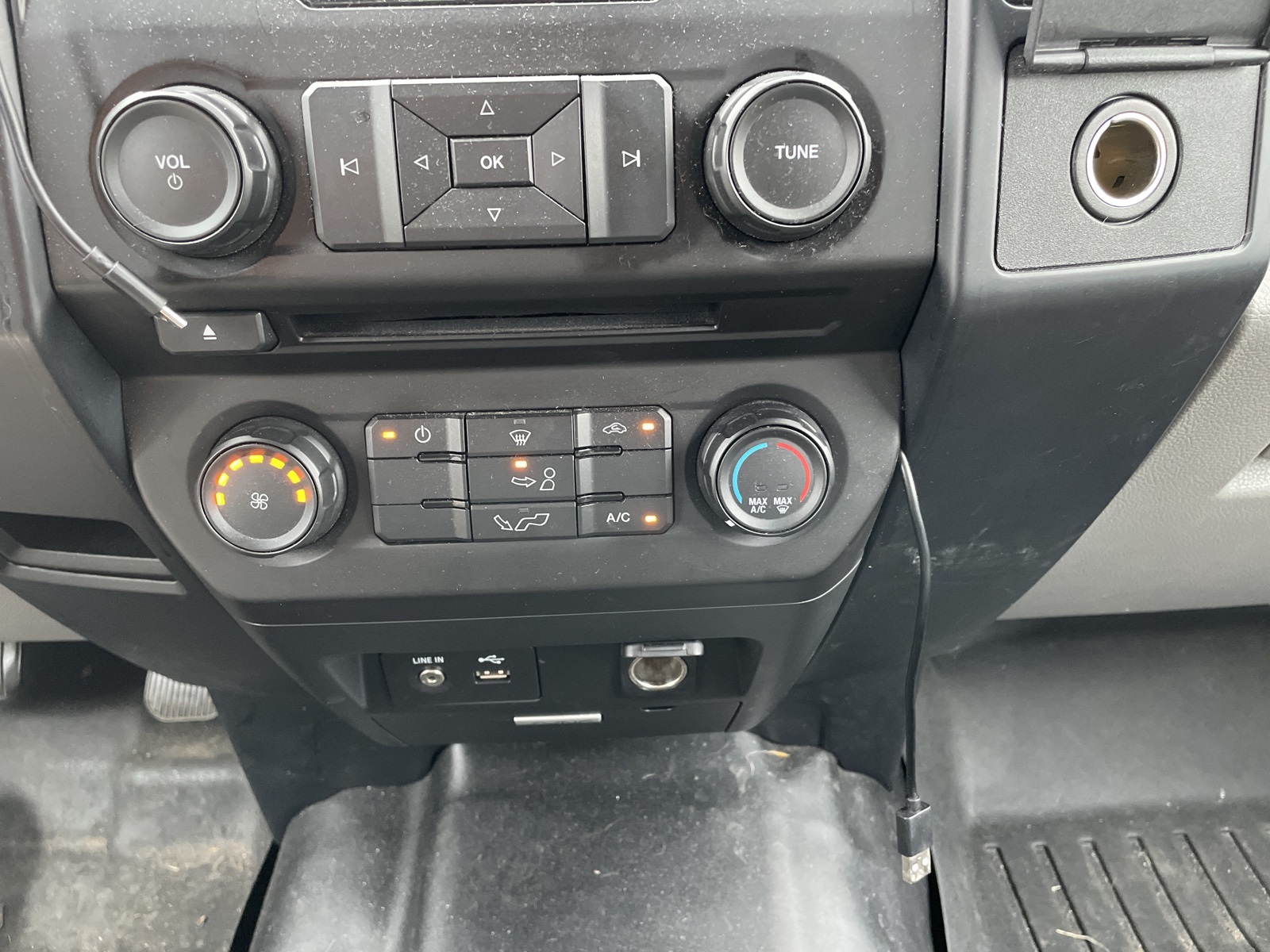 2015 Ford F-150 XLT photo 19