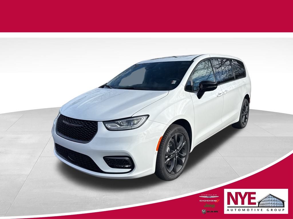 2026 Chrysler Pacifica Select's photo