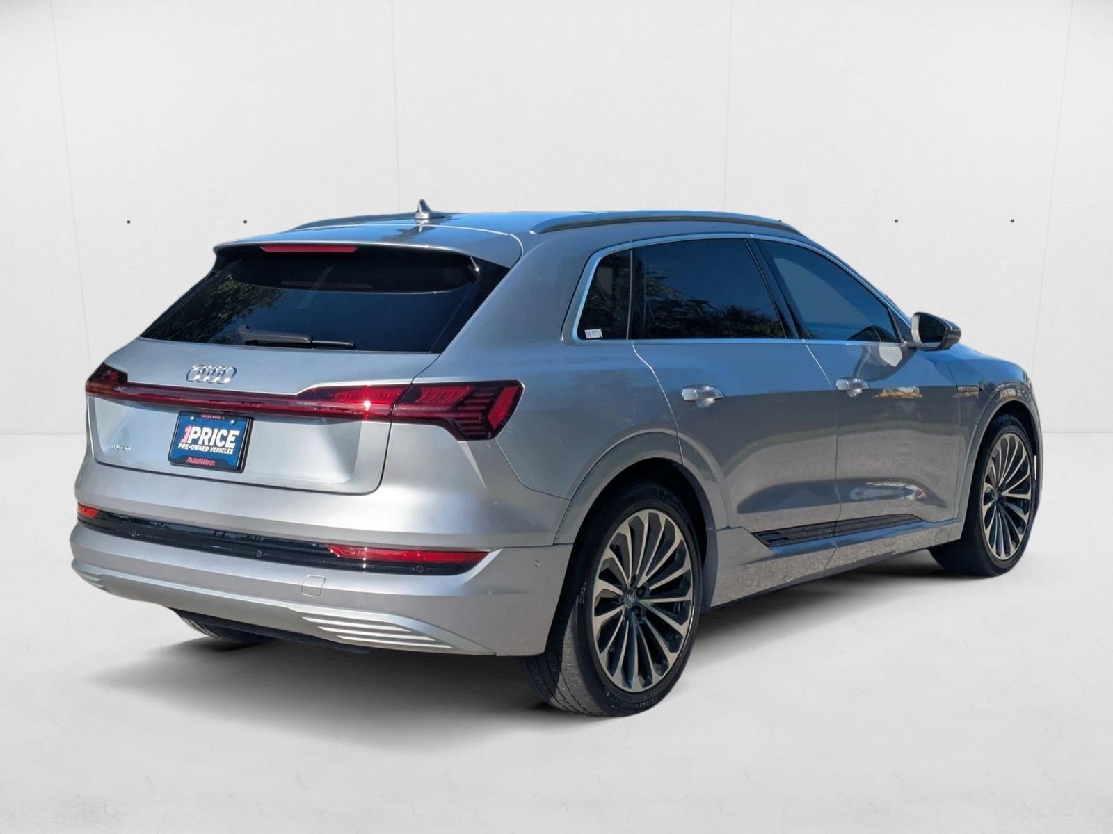 2019 Audi e-tron Premium Plus photo 5