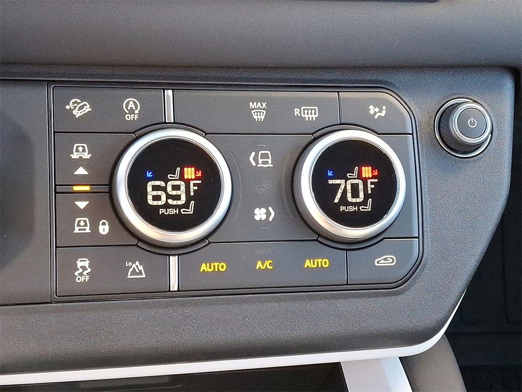 2025 Land Rover Defender 110 S photo 11