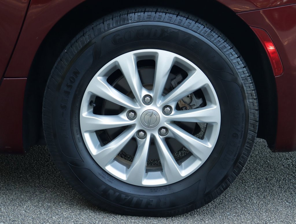2017 Chrysler Pacifica Touring L photo 35