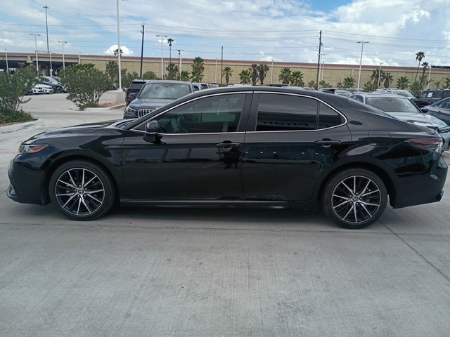 2023 Toyota Camry SE photo 3