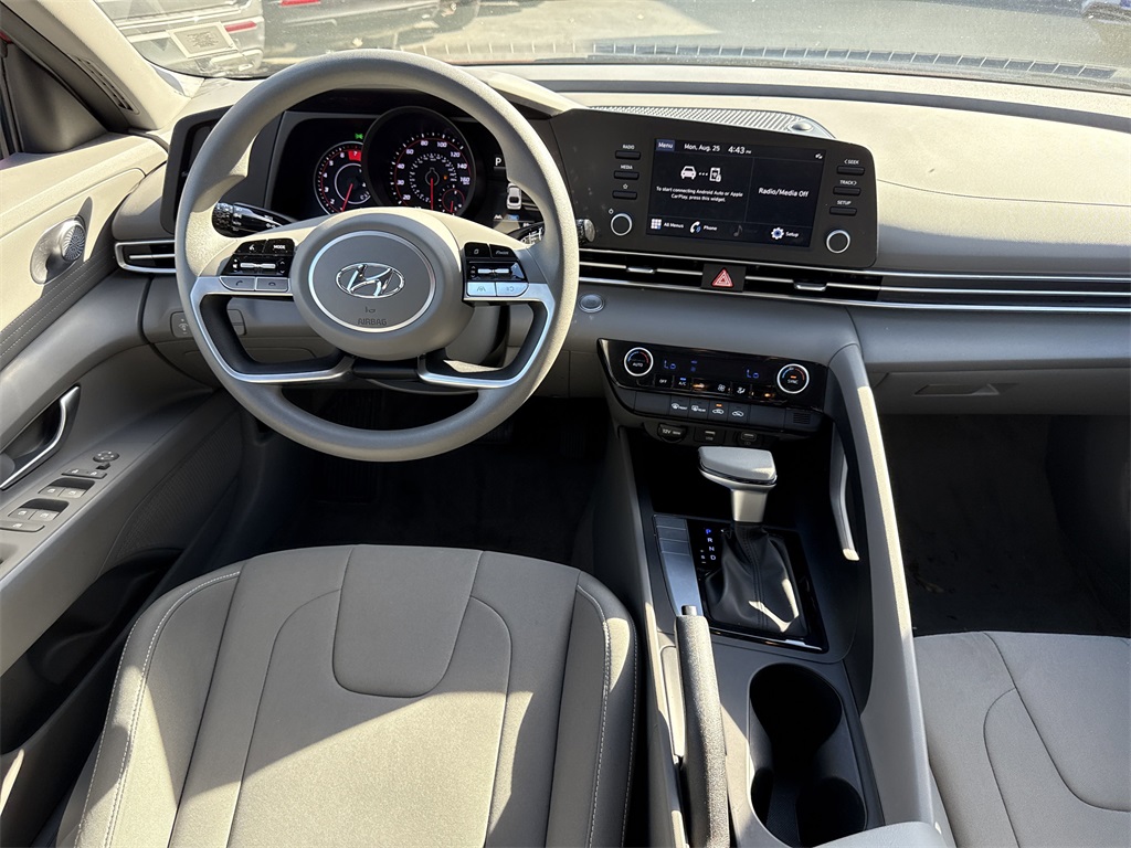 2023 Hyundai Elantra SEL photo 13