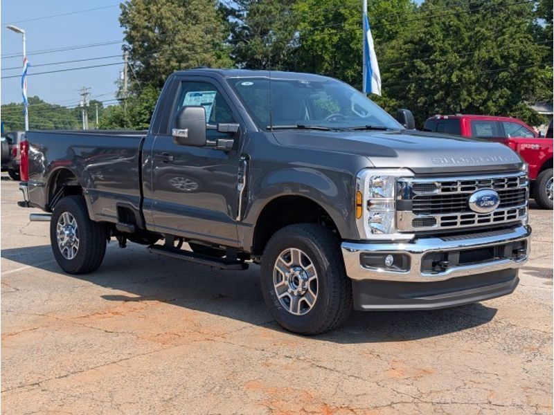 2025 Ford F-350 XLT photo 2