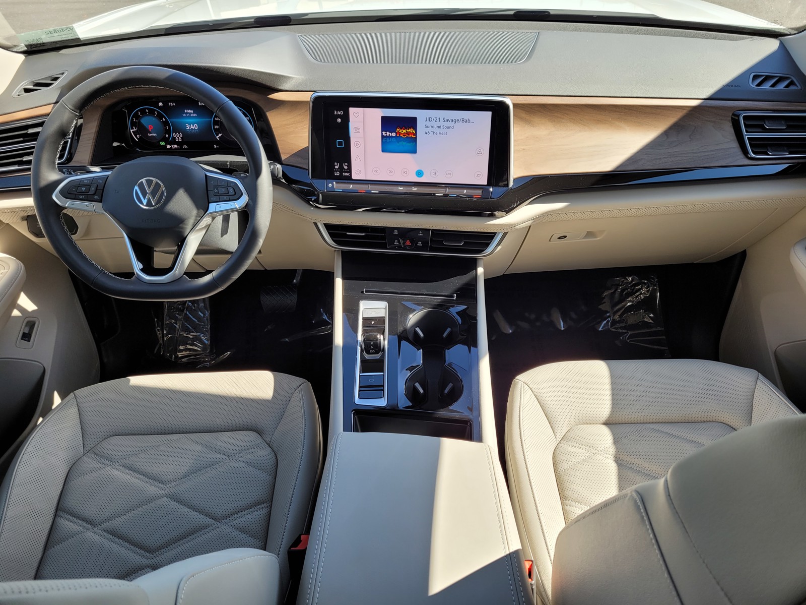 2024 Volkswagen Atlas SE Technology photo 4