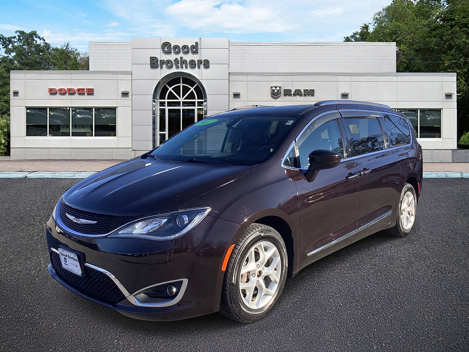 2017 Chrysler Pacifica Touring-L Plus's photo