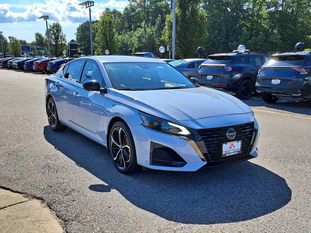 2023 Nissan Altima 2.5 SR photo 4