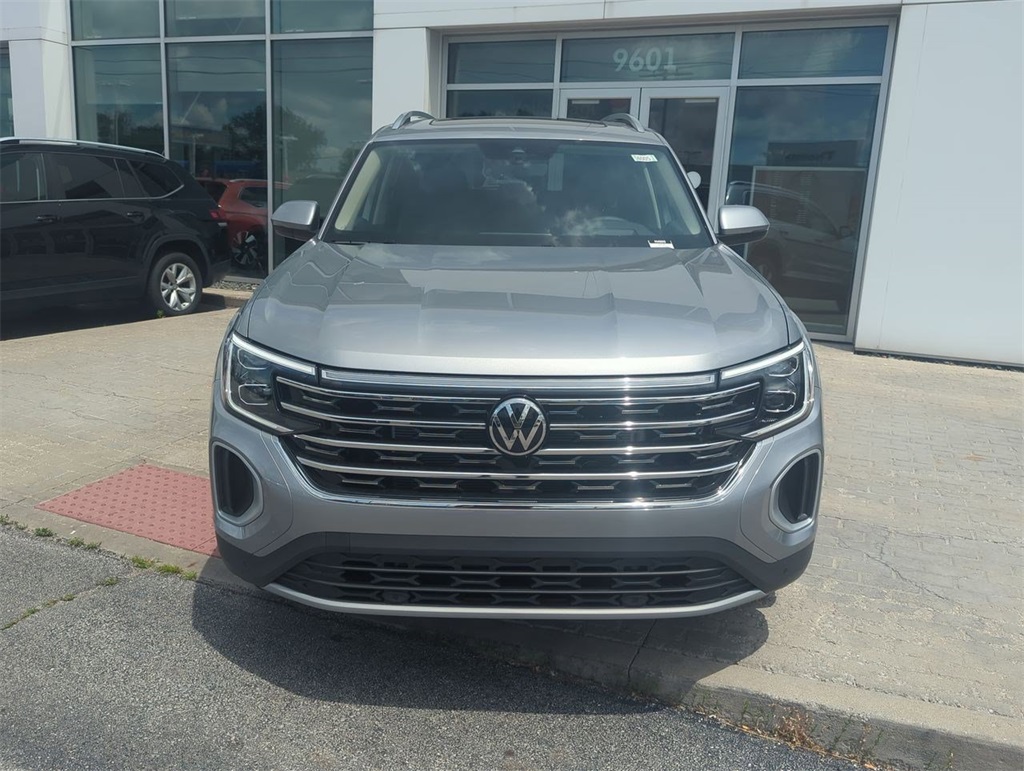 2025 Volkswagen Atlas SEL photo 2