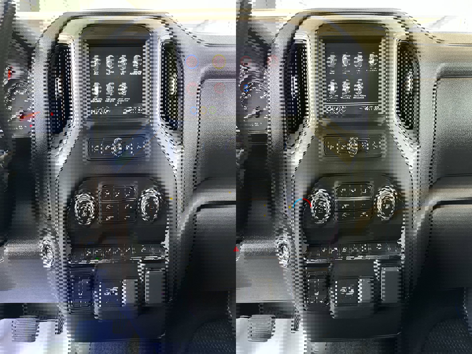 2024 Chevrolet Silverado 2500HD Custom photo 28