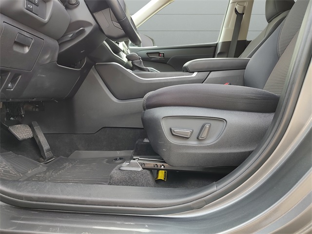 2024 Toyota Highlander LE photo 21