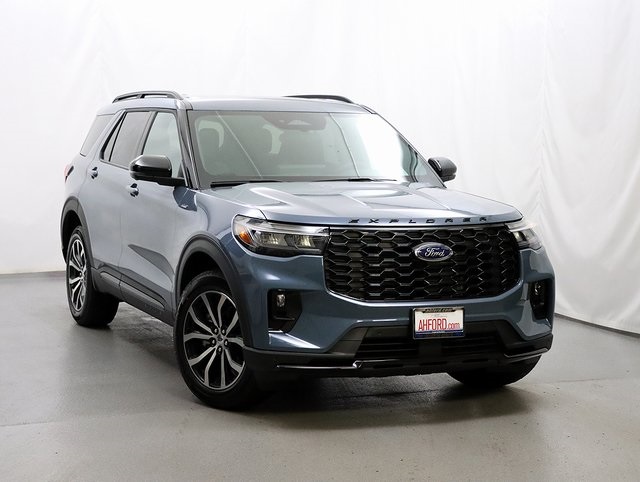 2026 Ford Explorer ST-LINE's photo