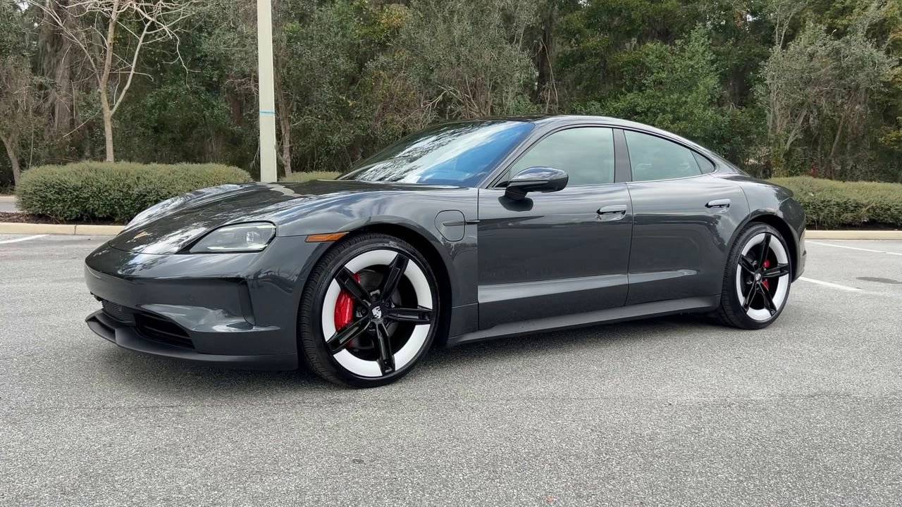 2025 Porsche Taycan 4S photo 4