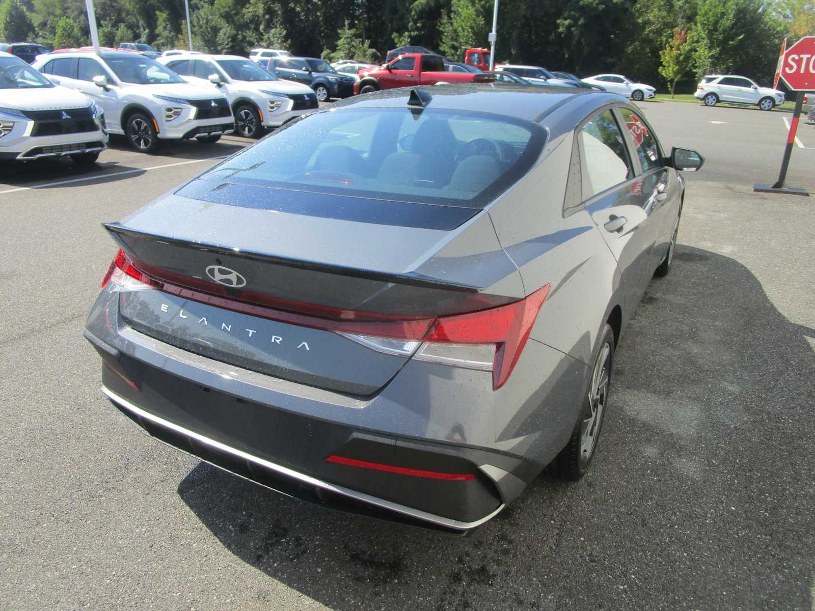 2025 Hyundai Elantra SEL Sport photo 4