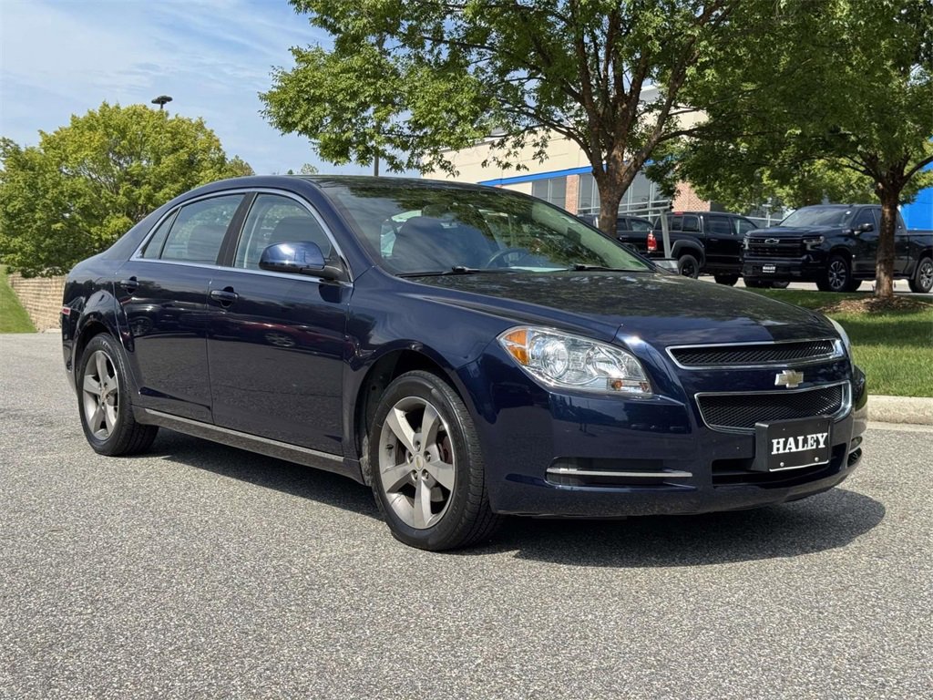 2011 Chevrolet Malibu 1LT photo 2
