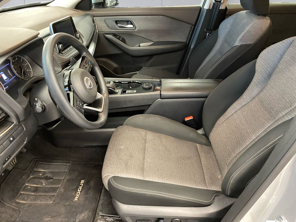 2022 Nissan Rogue SV photo 7