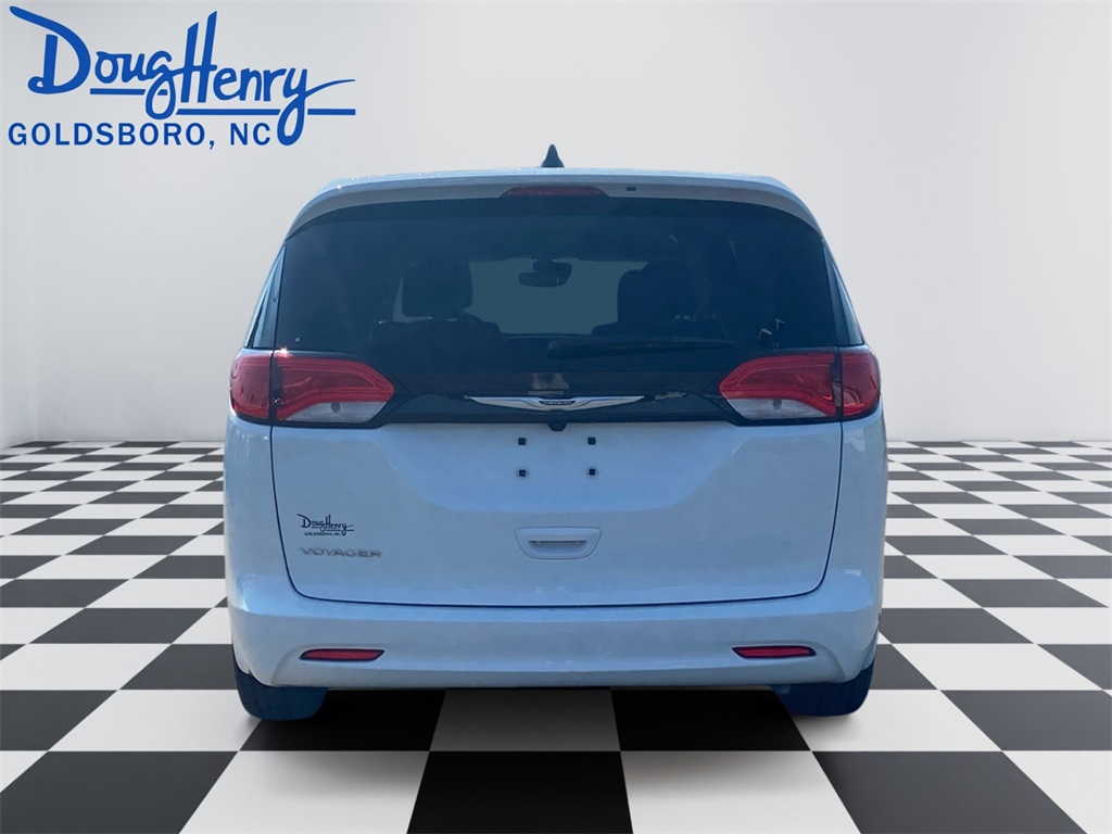 2023 Chrysler Voyager LX photo 4