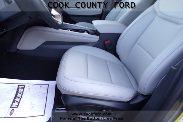 2025 Ford Explorer photo 14