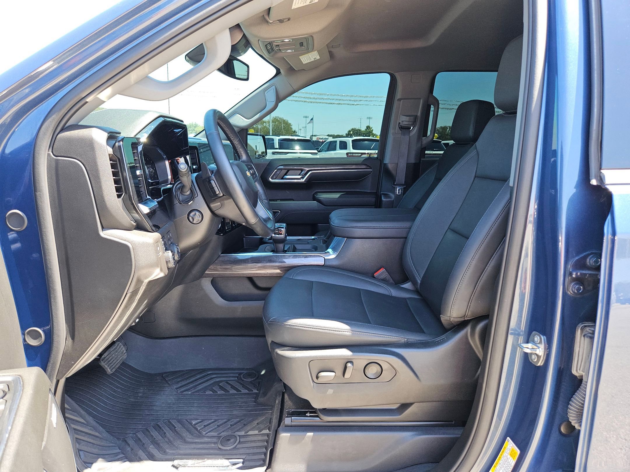 2024 Chevrolet Silverado 1500 LTZ photo 9