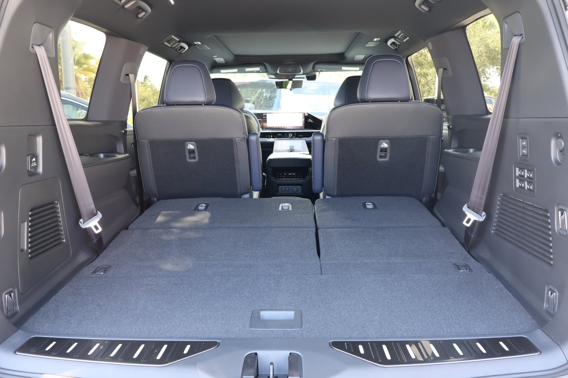 2026 Infiniti QX80 Sensory photo 19