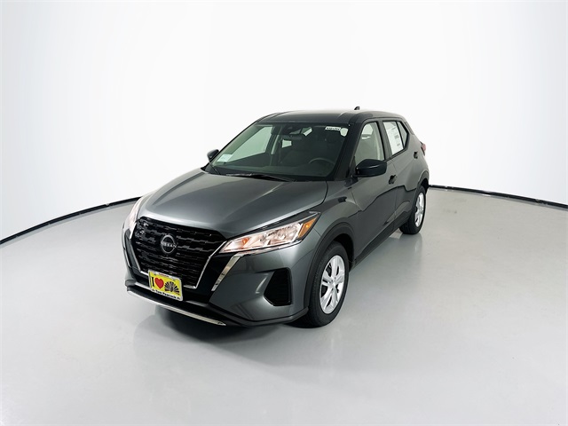 2025 Nissan Kicks Play S photo 3