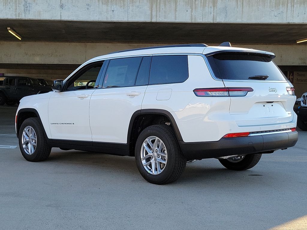 2025 Jeep Grand Cherokee Laredo photo 14