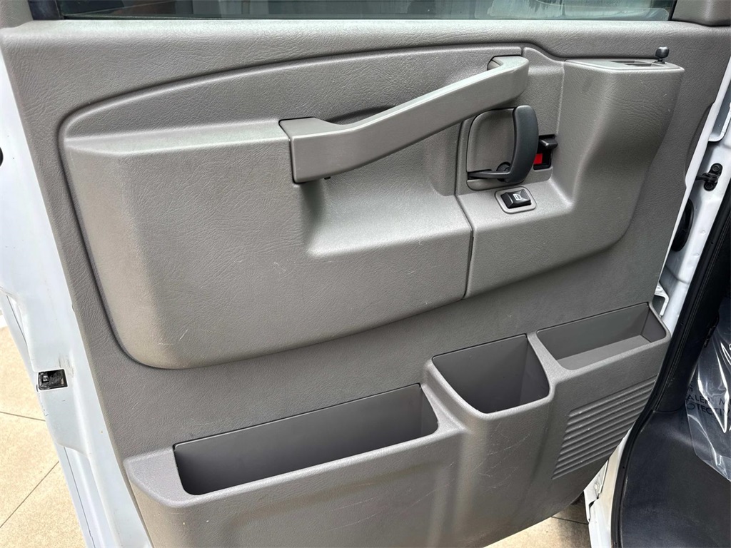 2019 Chevrolet Express 3500 Work Van photo 17