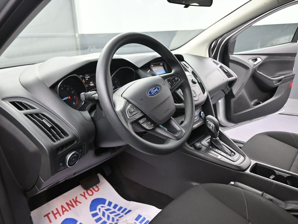 2018 Ford Focus SE photo 35