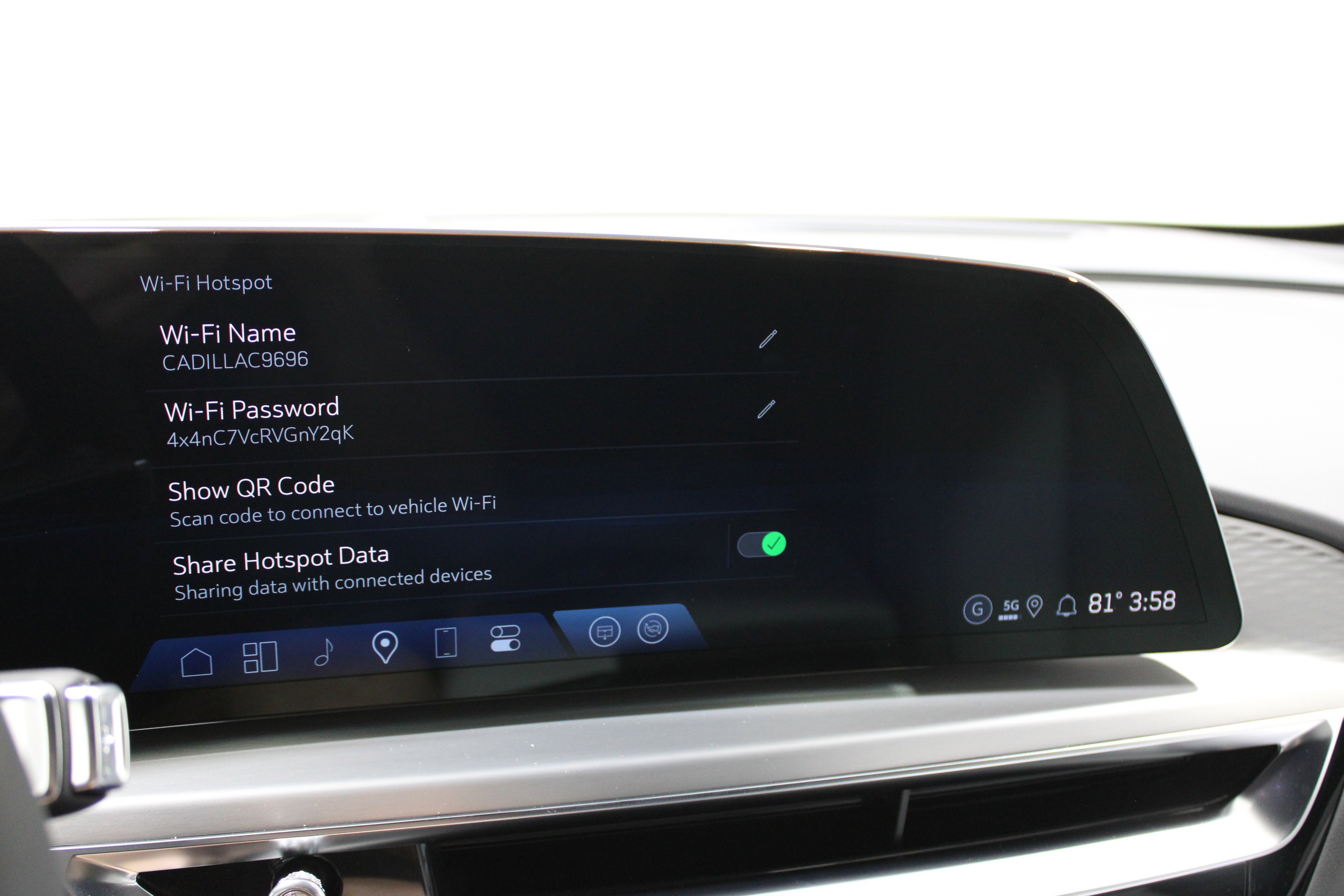 2025 Cadillac Lyriq Luxury photo 12
