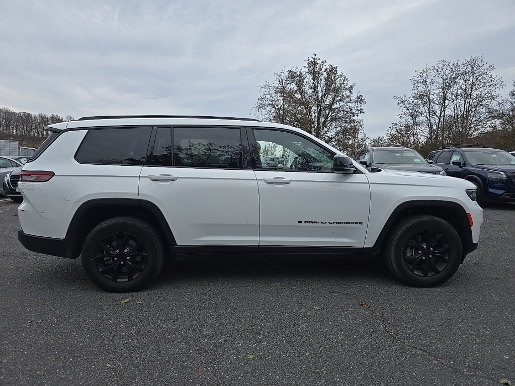 2024 Jeep Grand Cherokee Altitude photo 2