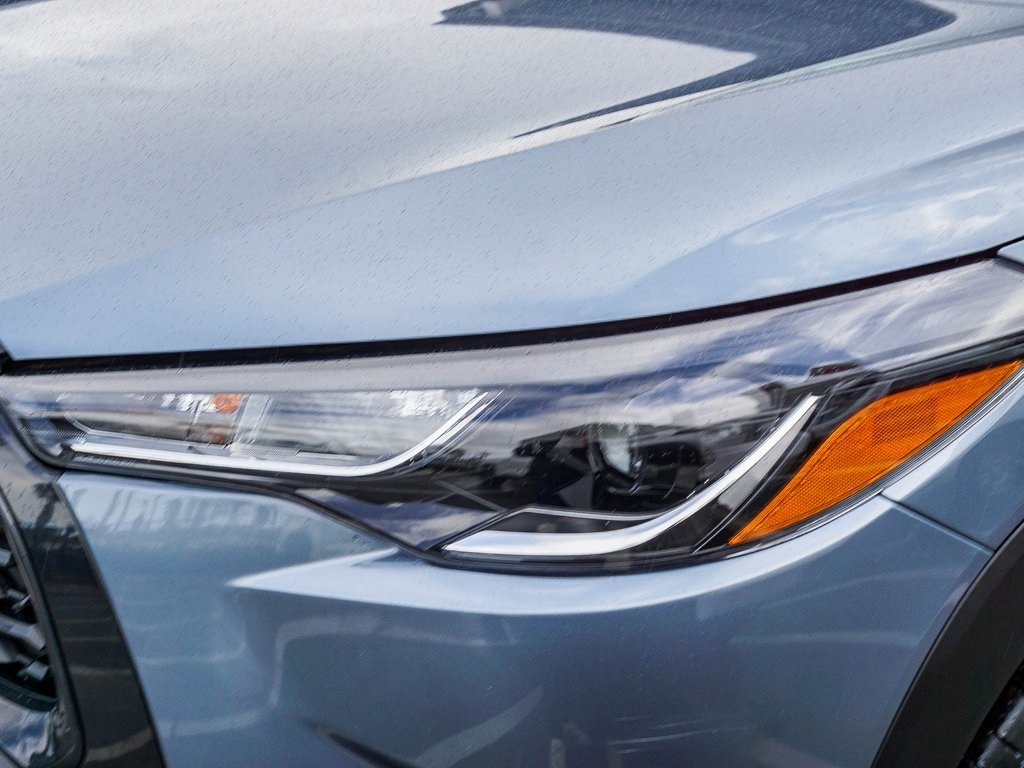 2024 Toyota Corolla Cross LE photo 2