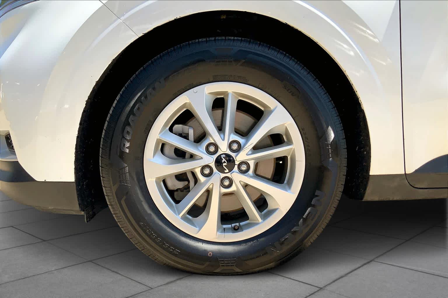 2022 Kia Carnival LX photo 9
