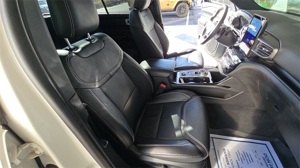 2023 Ford Explorer ST photo 21