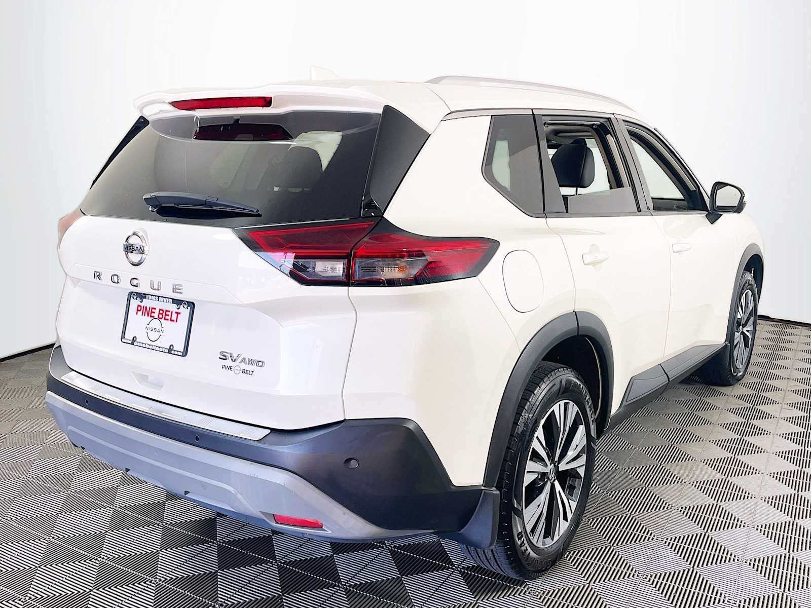 2021 Nissan Rogue SV photo 3