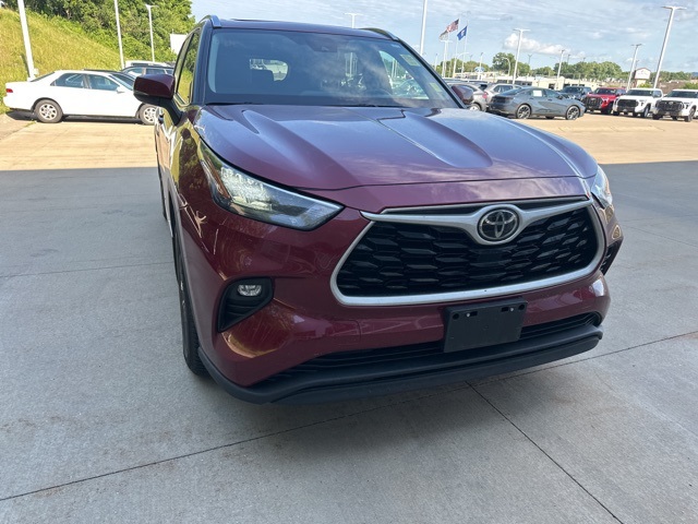 Used 2020 Toyota Highlander XLE with VIN 5TDGZRBH6LS048213 for sale in Winona, Minnesota