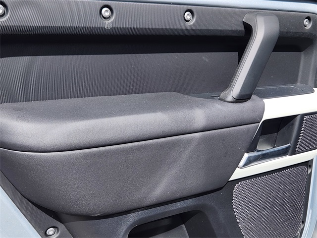 2024 Land Rover Defender 110 S photo 12