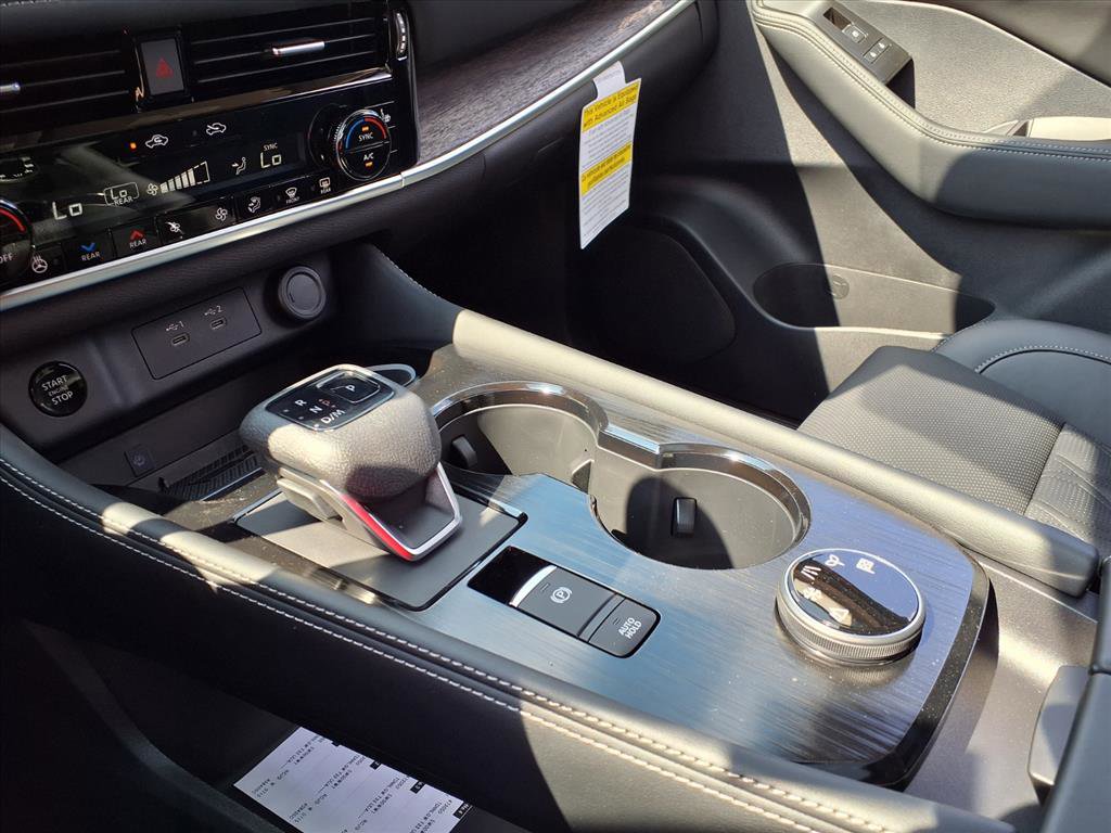 2026 Nissan Rogue Platinum photo 17