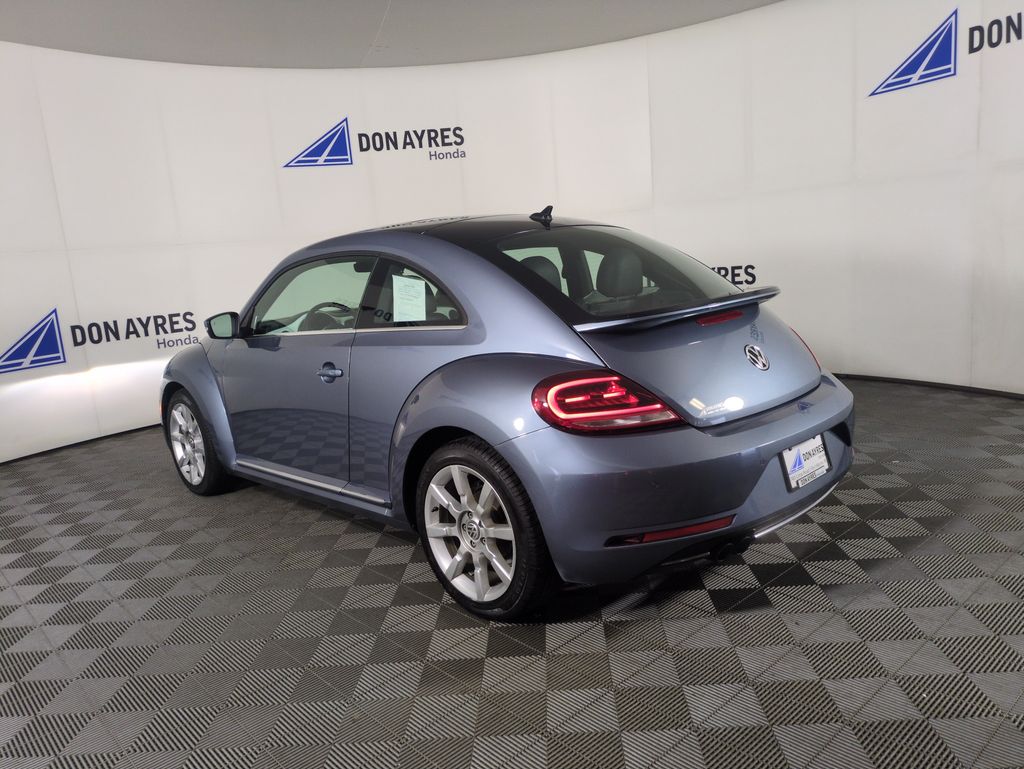 2018 Volkswagen Beetle SE photo 3