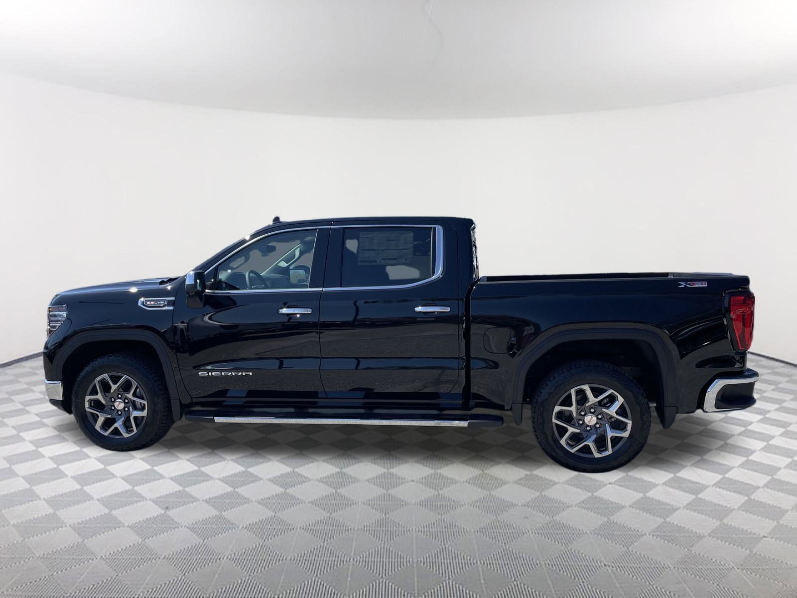 2025 Gmc Sierra 1500 SLT photo 2