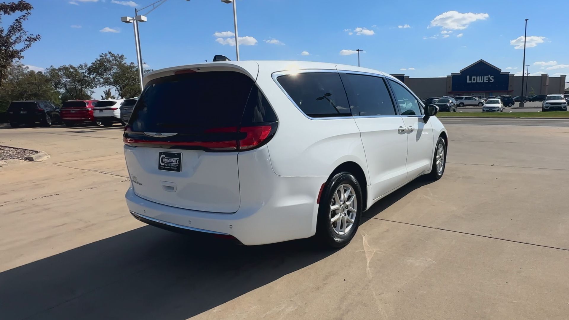 2023 Chrysler Pacifica Touring L photo 8