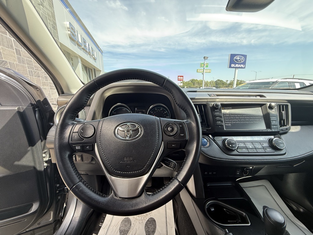 2017 Toyota RAV4 Hybrid XLE photo 14
