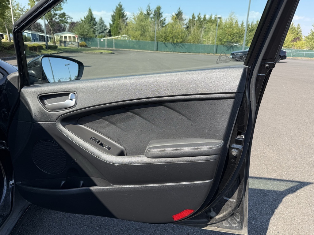 2017 Kia Forte LX photo 22
