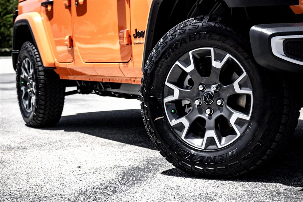 2025 Jeep Wrangler Sahara photo 2