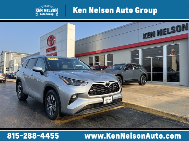2024 Toyota Highlander XLE's photo