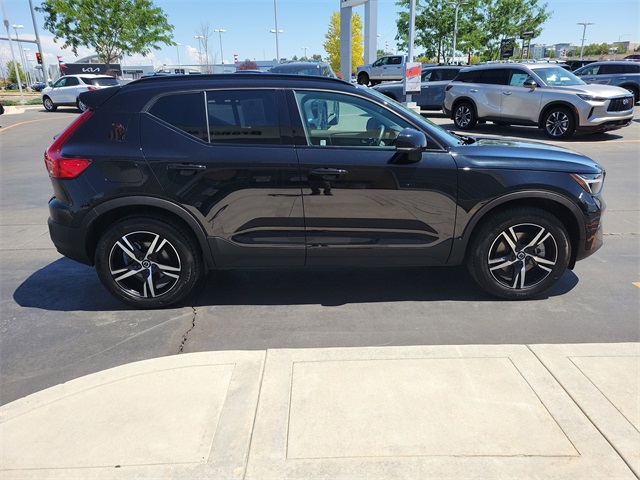 2023 Volvo XC40 Plus AWD photo 4