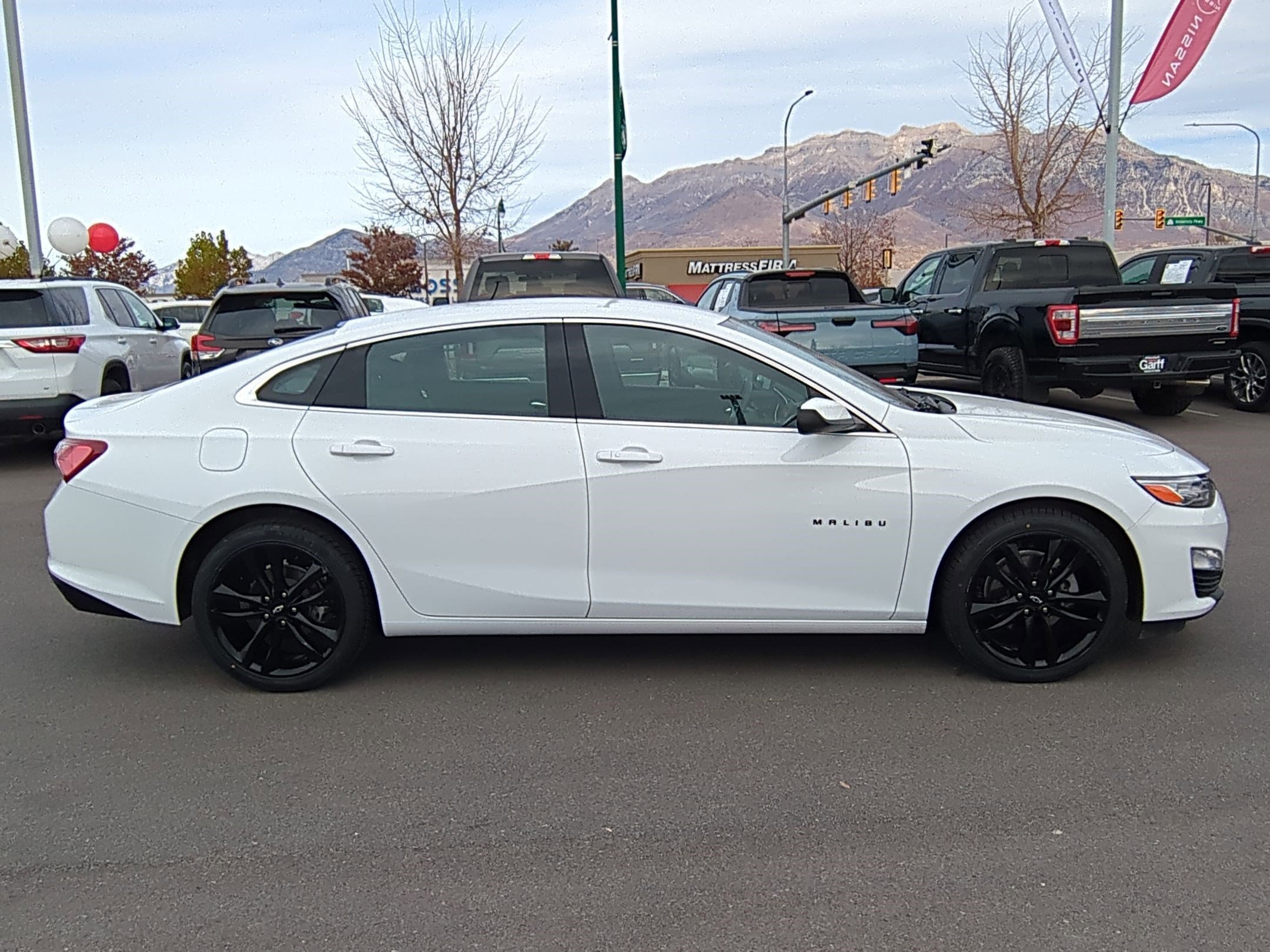 2023 Chevrolet Malibu Premier photo 2