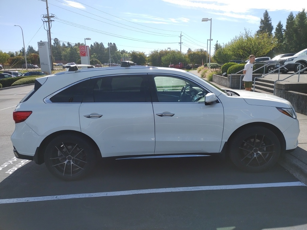 2017 Acura MDX SH-AWD Advance photo 4